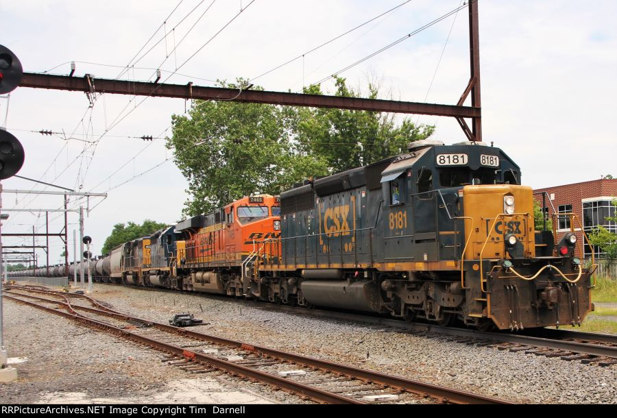 CSX 8181 leading K622
